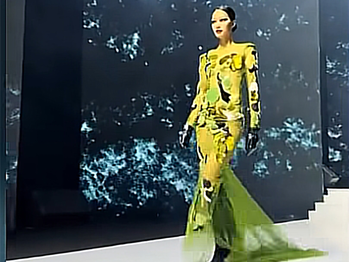 Модель упала на подиуме