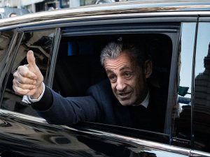 Саркози освободили из-под стражи: экс-президент Франции вернулся домой