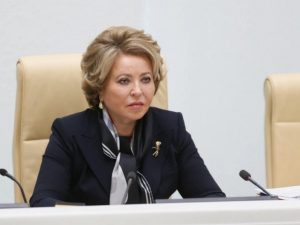 Матвиенко назвала нормой рождение детей сразу после достижения 18 лет