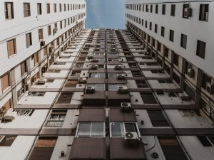 СМИ стало известно, на сколько в РФ подорожают услуги ЖКХ в 2026 году