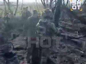 Опубликовано видео массовой сдачи в плен солдат ВСУ под Покровском