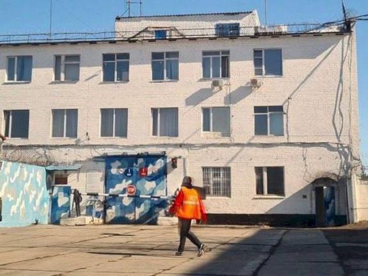 На Урале на въезде в колонию задержали водителя грузовика с автоматом и гранатой