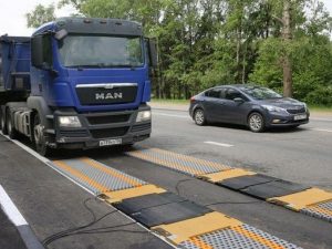 Владельцы легковых авто получают штрафы до 600 тысяч из-за водителей фур 