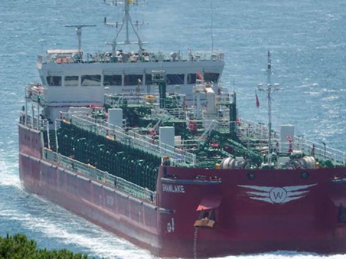 Трое моряков из РФ отравились на танкере в Стамбуле: один человек погиб