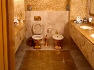 Золотой унитаз Миндича