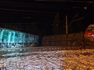 СКР: в Приангарье вагоны сошли с рельсов из-за постороннего предмета на путях