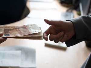 В России начались проверки скрытых доходов неработающих граждан