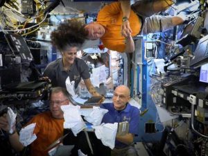 Маск заявил, что администрация Байдена запретила спасать астронавтов с МКС