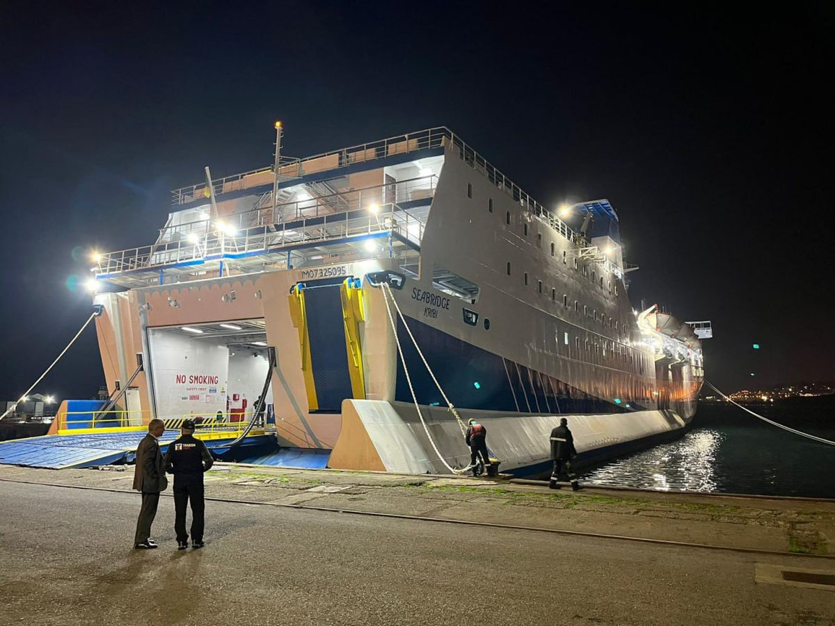 Первый за 14 лет паром из Турции застрял под Сочи