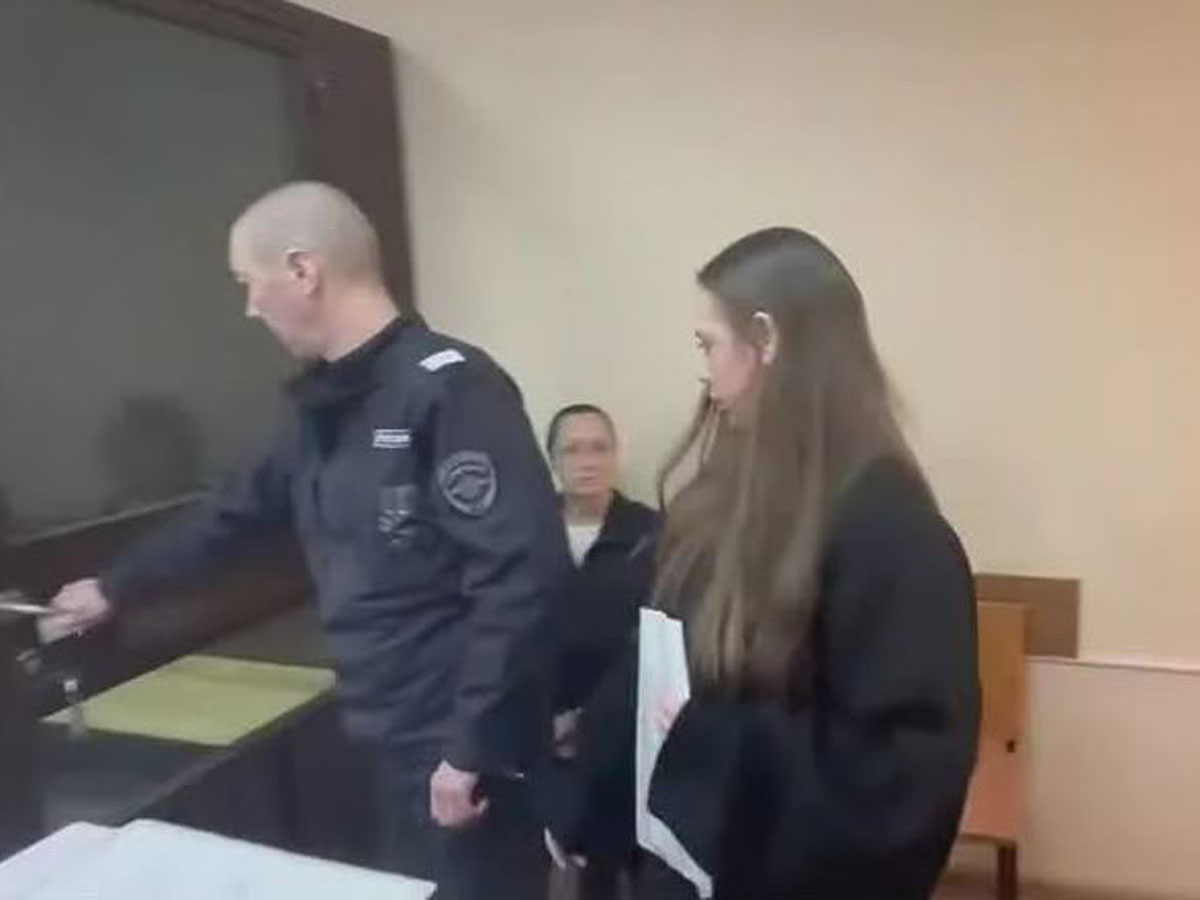 Российская стюардесса получила срок за оскорбление военных