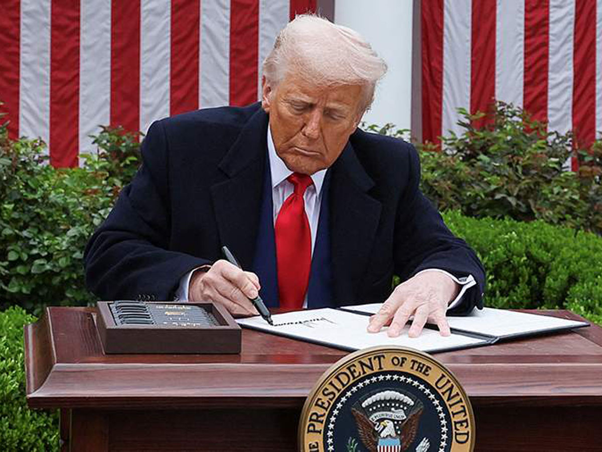 Трамп подписал закон о публикации файлов Эпштейна