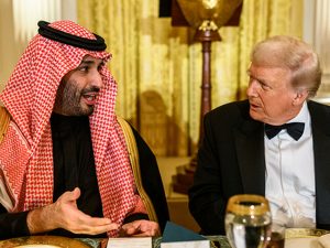 Чтец по губам расгифровала слова Маска про принца Саудовской Аравии