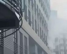 в центре Москвы загорелся отель Radisson Blu