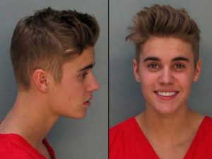 Фотографии знаменитостей из полицейского участка