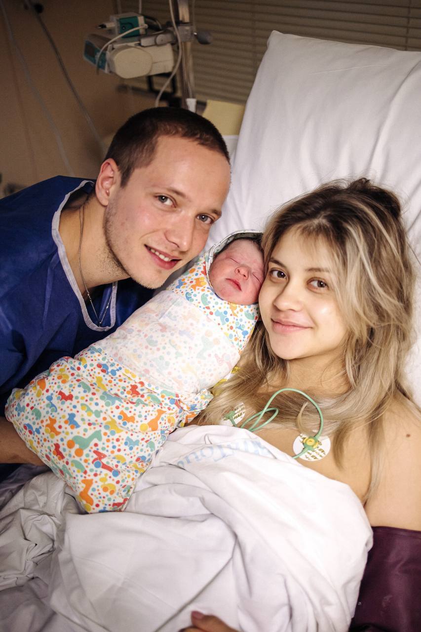 Знаменитости, которые отметили прибавление в семье в 2025 году