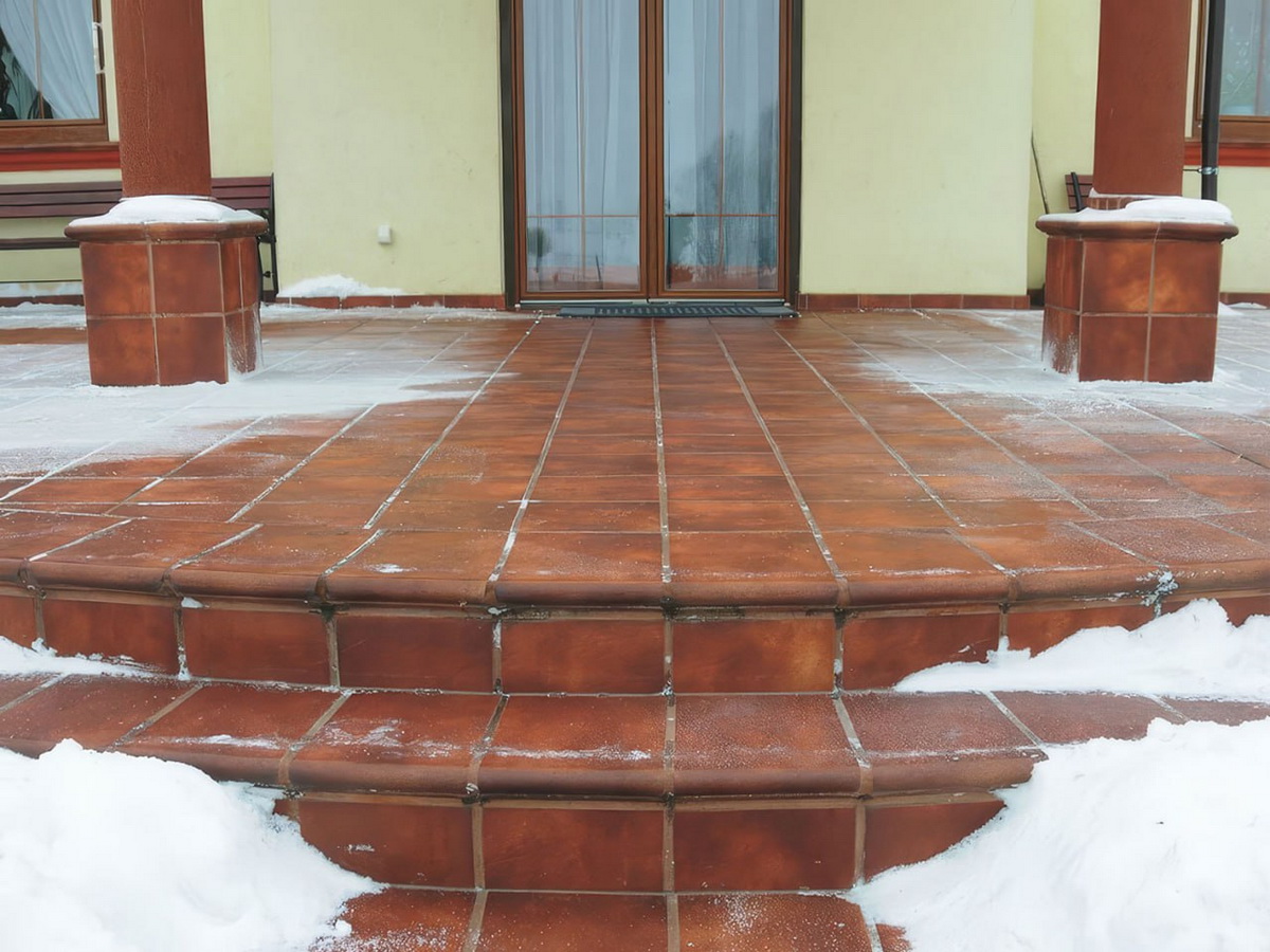 Наружная лестница: какие ступени для крыльца выбрать?