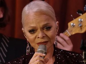 Лариса Долина