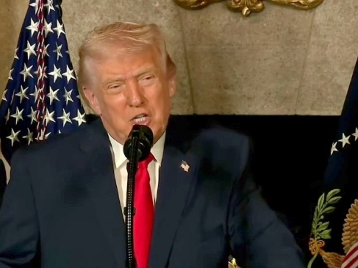 «Мне неприятно»: Трамп отреагировал на фото Клинтона в файлах Эпштейна