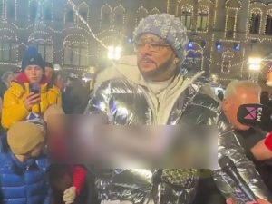 «Он оскорбил артиста»: директор Киркорова подрался с блогером на открытии ГУМ-катка