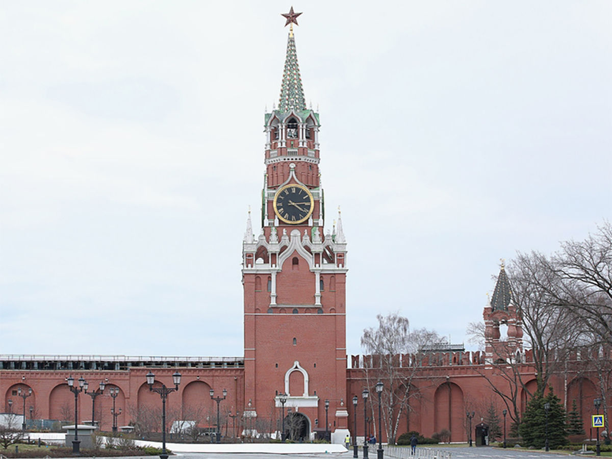 «Дайте мне увидеть Путина!»: японка внезапно сошла с ума возле Кремля «Дайте мне увидеть Путина!»: японка внезапно сошла с ума возле Кремля