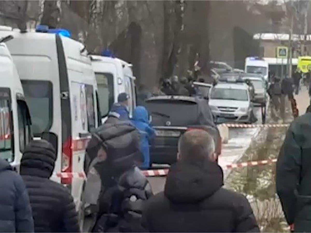 Девятиклассник в балаклаве и бронежилете устроил резню в элитной школе в Подмосковье: убит четвероклассник, еще трое ранены Девятиклассник в балаклаве и бронежилете устроил резню в элитной школе в Подмосковье: убит четвероклассник, еще трое ранены