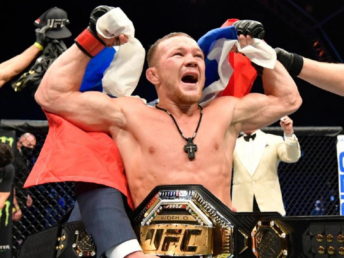 Россиянин Петр Ян вернул титул чемпиона UFC в легчайшем весе