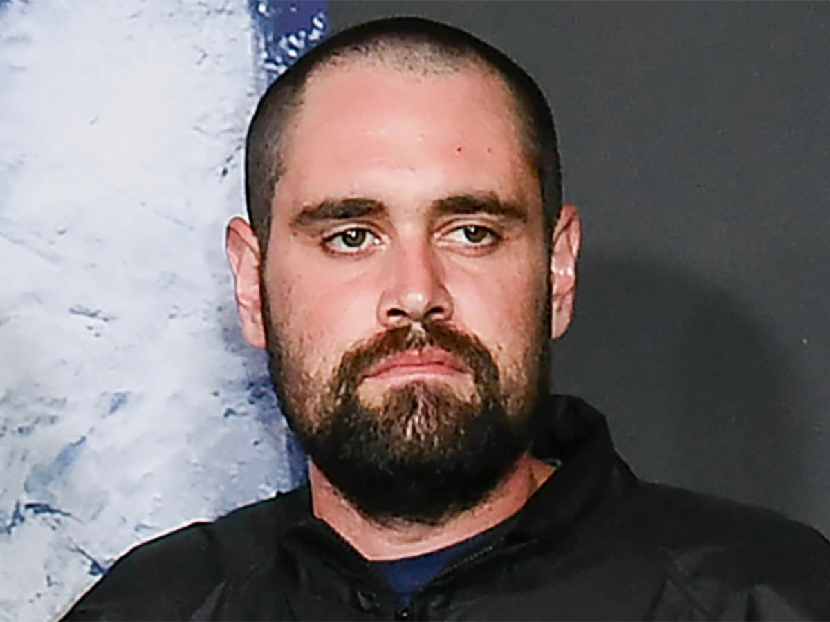 Убил родителей