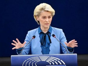 Главе Еврокомиссии выразили недоверие из-за замороженных активов РФ