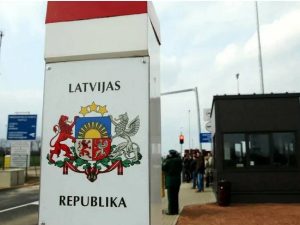 Латвия достроила на границе с Россией 280-километровый забор