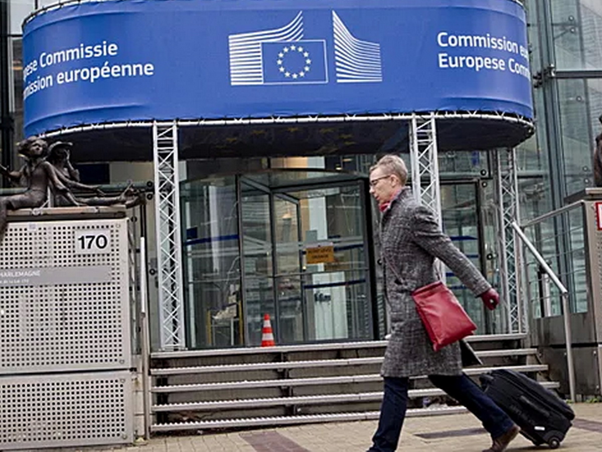 «Наперсточники»: ЕС утвердил бессрочную заморозку российских активов — эксперты оценили последствия