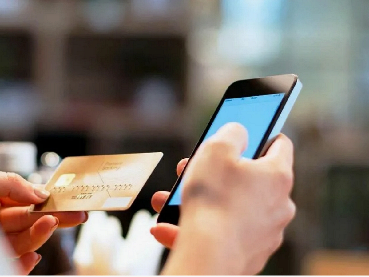 «Цифровая колония строгого режима»: банки России начали запрашивать родственную связь при переводе денег