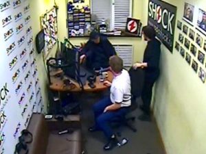 СМИ: из России выгнали казаха, выступившего против Путина в прямом эфире