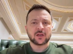 Названы три версии, зачем Зеленский ударил по резиденции Путина