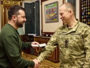 «Неадекватное состояние»: эксперты спорят о странном поведении Сырского