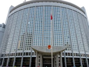 МИД Китая резко ответил угрожающему Пекину санкциями Зеленскому