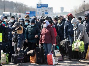 Польша готова выгнать из страны украинских беженцев, чтобы те пополнили ряды ВСУ