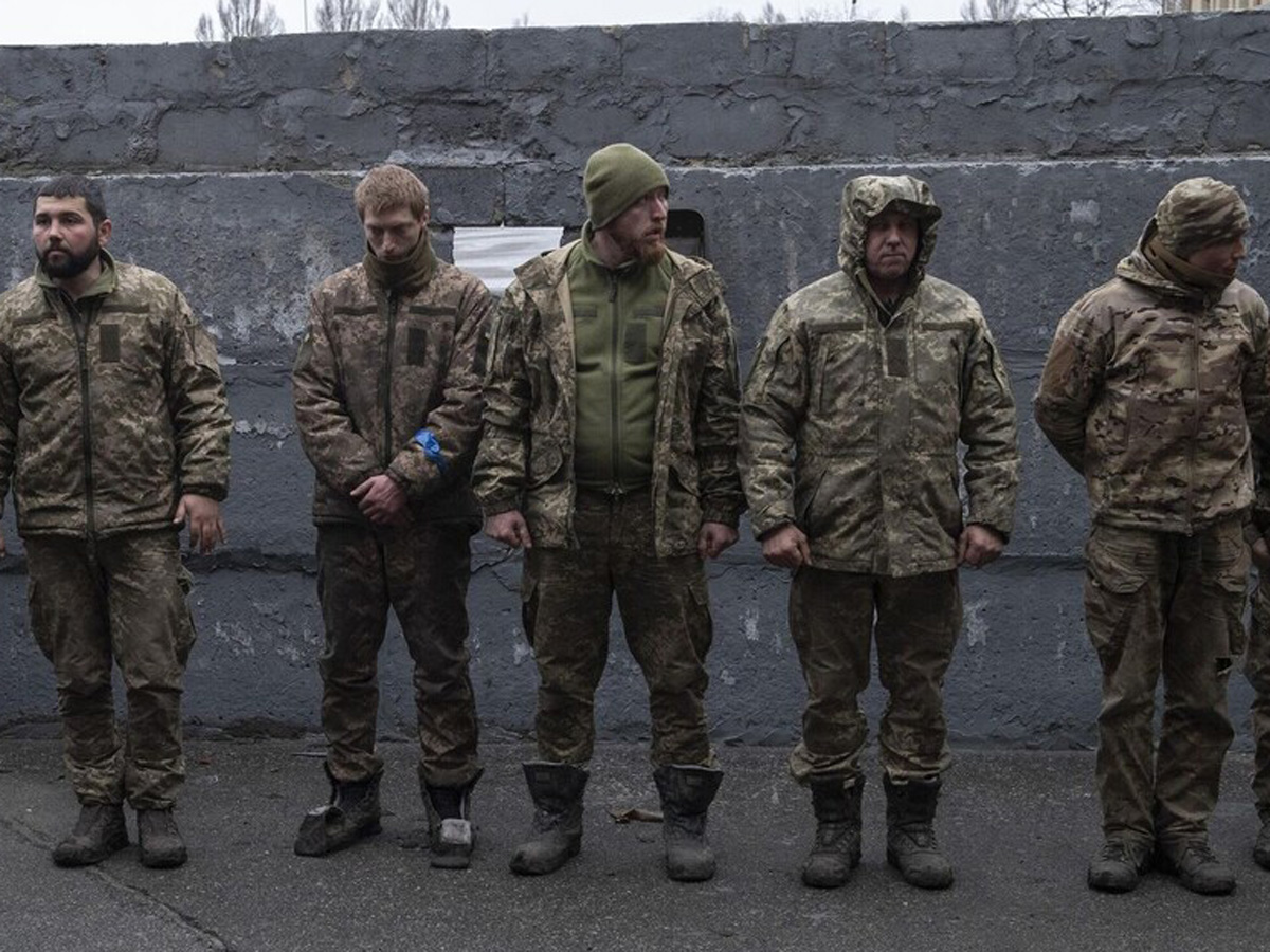 Бывшие украинские солдаты взяли в плен боевиков ВСУ Бывшие украинские солдаты взяли в плен боевиков ВСУ