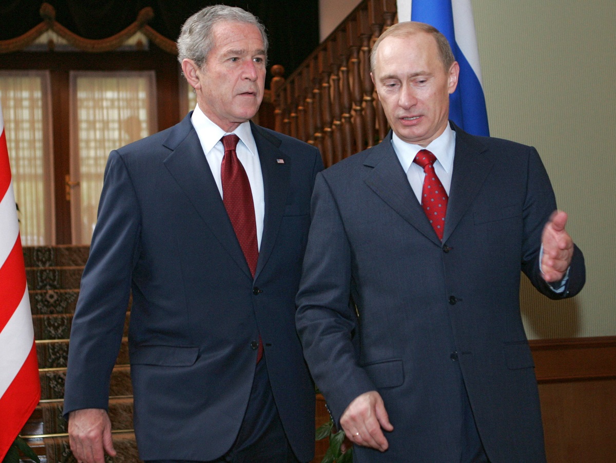 СМИ опубликовали засекреченный разговор Путина и Буша перед вторжением США в Ирак