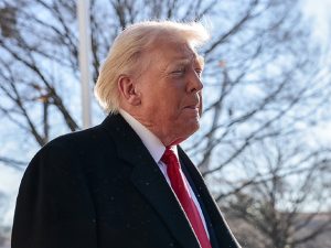 «Назад не пойдем!»: Трамп дразнит мир картинками с захватом Гренландии