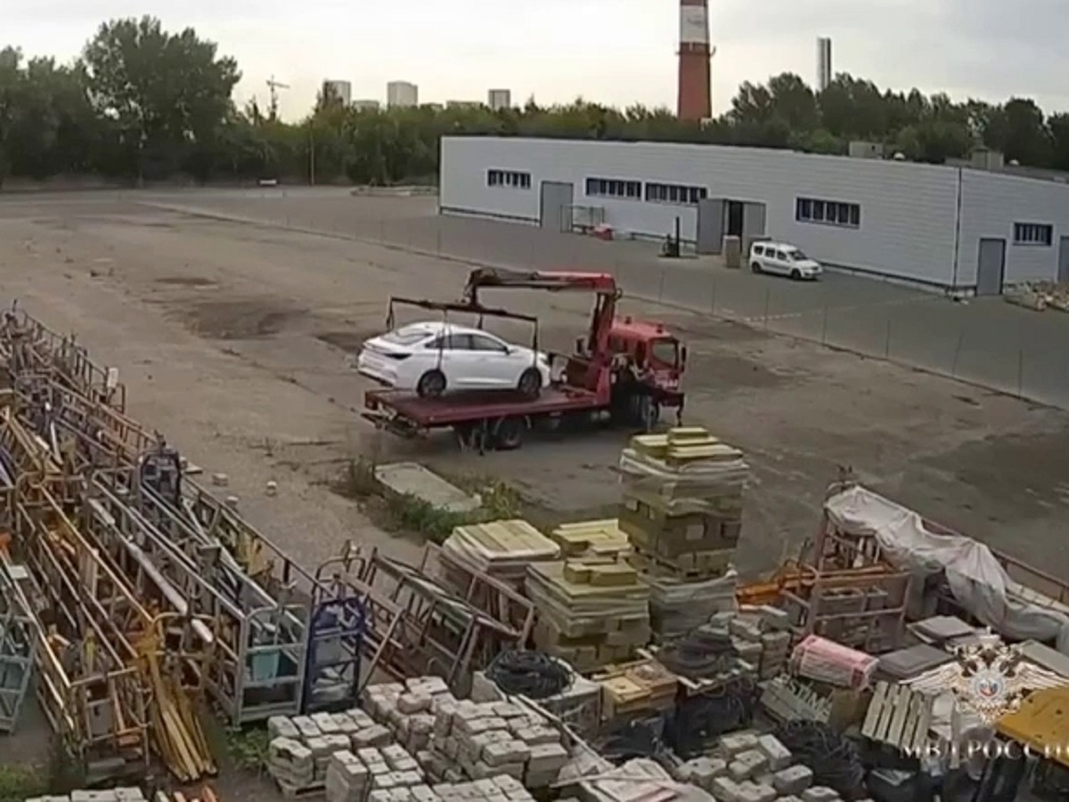 Экс-сотрудник автосалона в Москве угнал 26 иномарок на 64 млн рублей