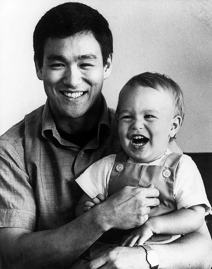 Жуткая сторона славы: знаменитости, члены семей которых ушли при трагических обстоятельствах