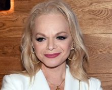 Mash поделился запись разговора Долиной с мошенниками