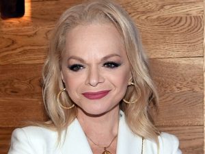 Mash поделился запись разговора Долиной с мошенниками