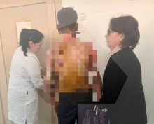 По делу о нападении девочки на школу в Красноярске задержаны пожилые вахтерша и охранница