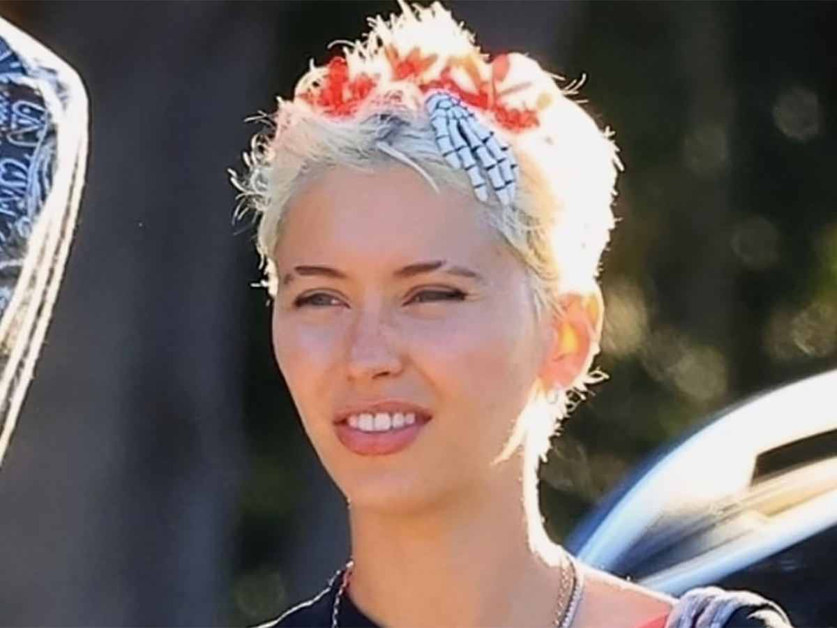 Дочь Джуда Лоу разделась