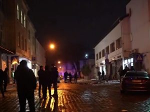 Ночные взрывы во Львове: погиб военный, десятки раненых, задержана подозреваемая