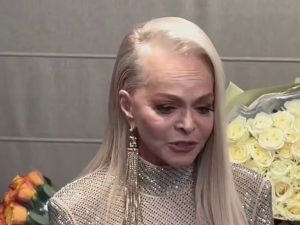 «Есть где жить»: Лариса Долина с кошками переехала на съемную квартиру