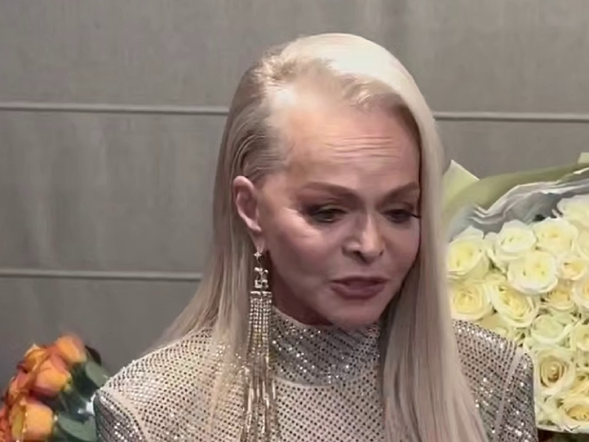 «Есть где жить»: Лариса Долина с кошками переехала на съемную квартиру