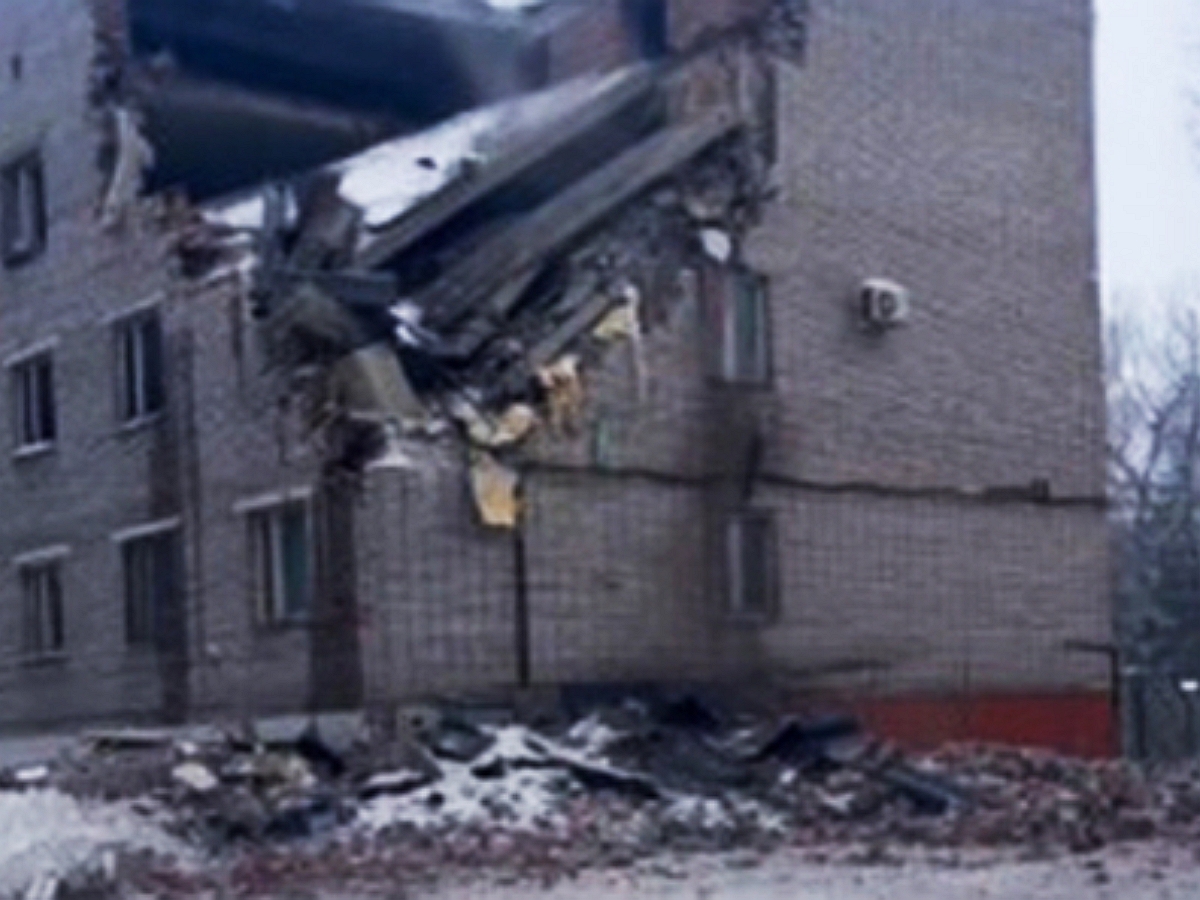 Здание военной полиции обрушилось в Ленобласти: есть жертвы