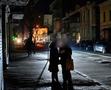 «Довели!»: жители Киева вышли с протестами из-за отключений света и тепла